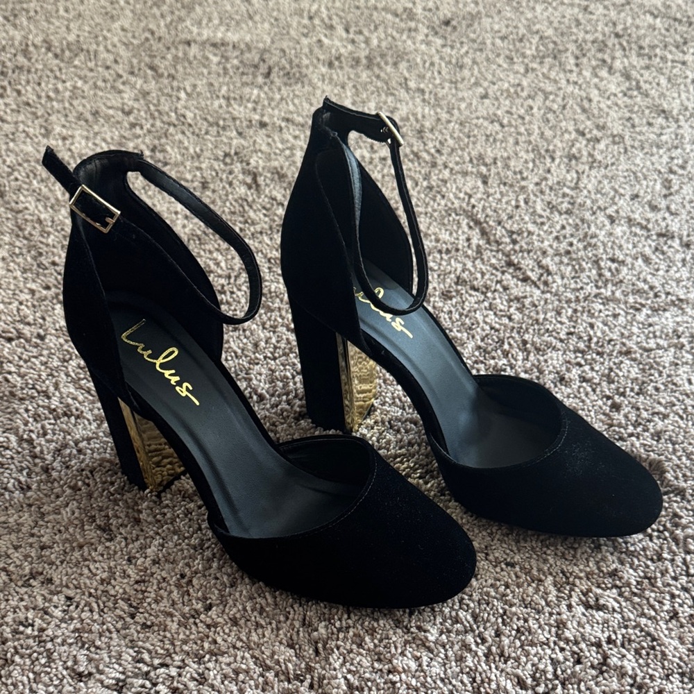 Lulu's Black Ankle-Strap Block Heels with Gold-Tone Textured Heel
